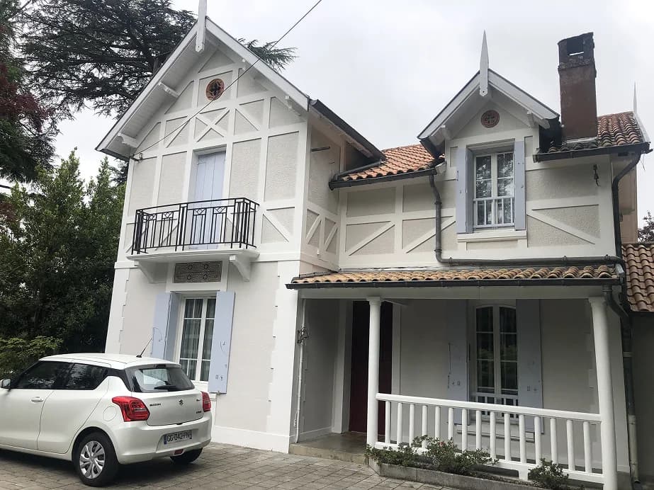 Maison individuelle avant travaux de contact b pro renov montauban, façades blanches et toiture tuiles canal