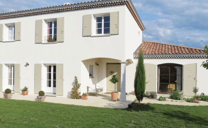 Façade en rénovation avec échafaudage à Montauban