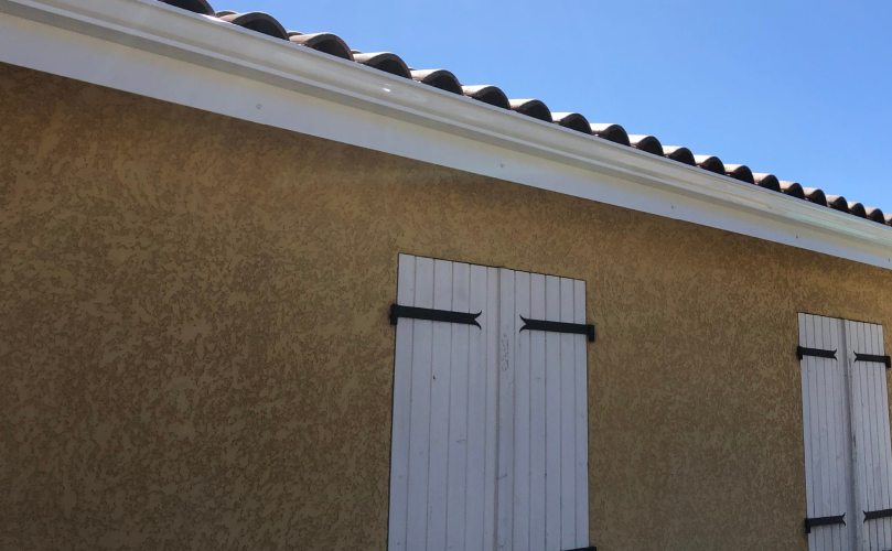 Habillage de rive en PVC blanc sur maison à Montauban