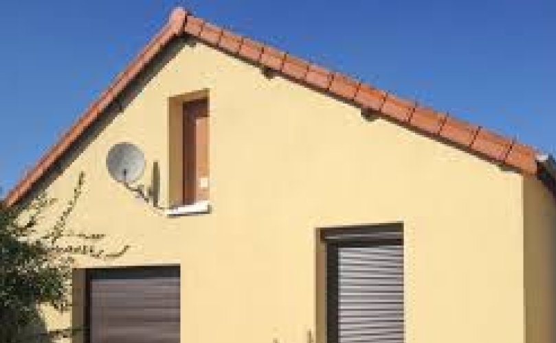 Mise en peinture soignée dun logement par un peintre à Moissac
