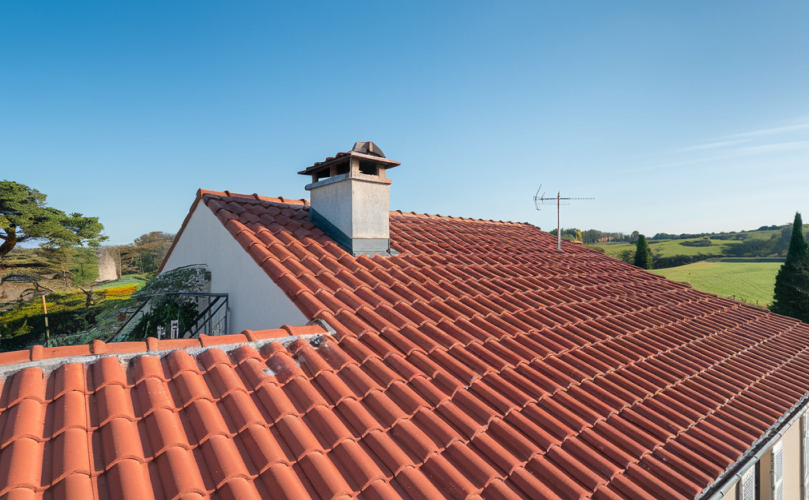 Nettoyage de toit en profondeur dans une maison à Castelsarrasin